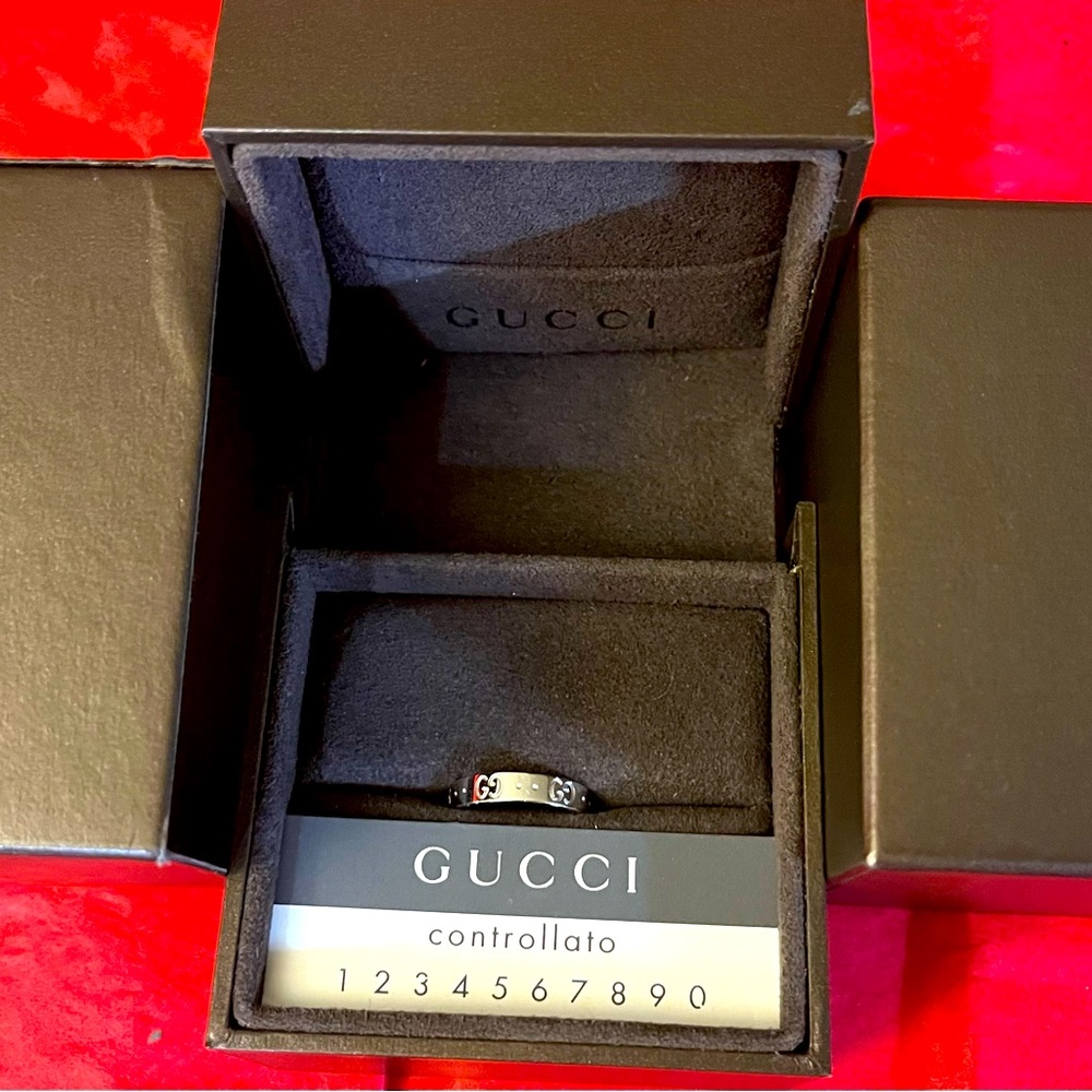 Authentic Gucci ring band 18k. Made in Italy